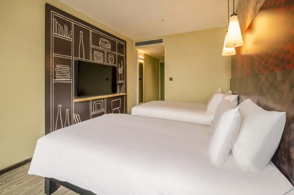 Чэнду: 32/5000  Hotel Ibis (wide narrow Alley Central Hotel, Chengdu)