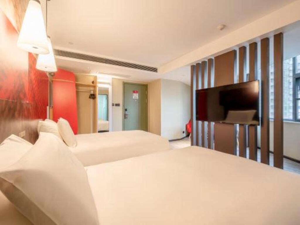 Чэнду: 32/5000  Hotel Ibis (wide narrow Alley Central Hotel, Chengdu)