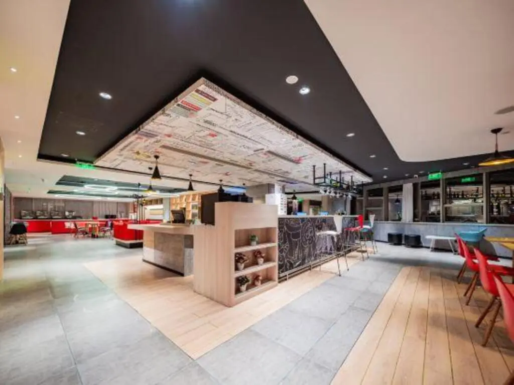 Чэнду: 32/5000  Hotel Ibis (wide narrow Alley Central Hotel, Chengdu)
