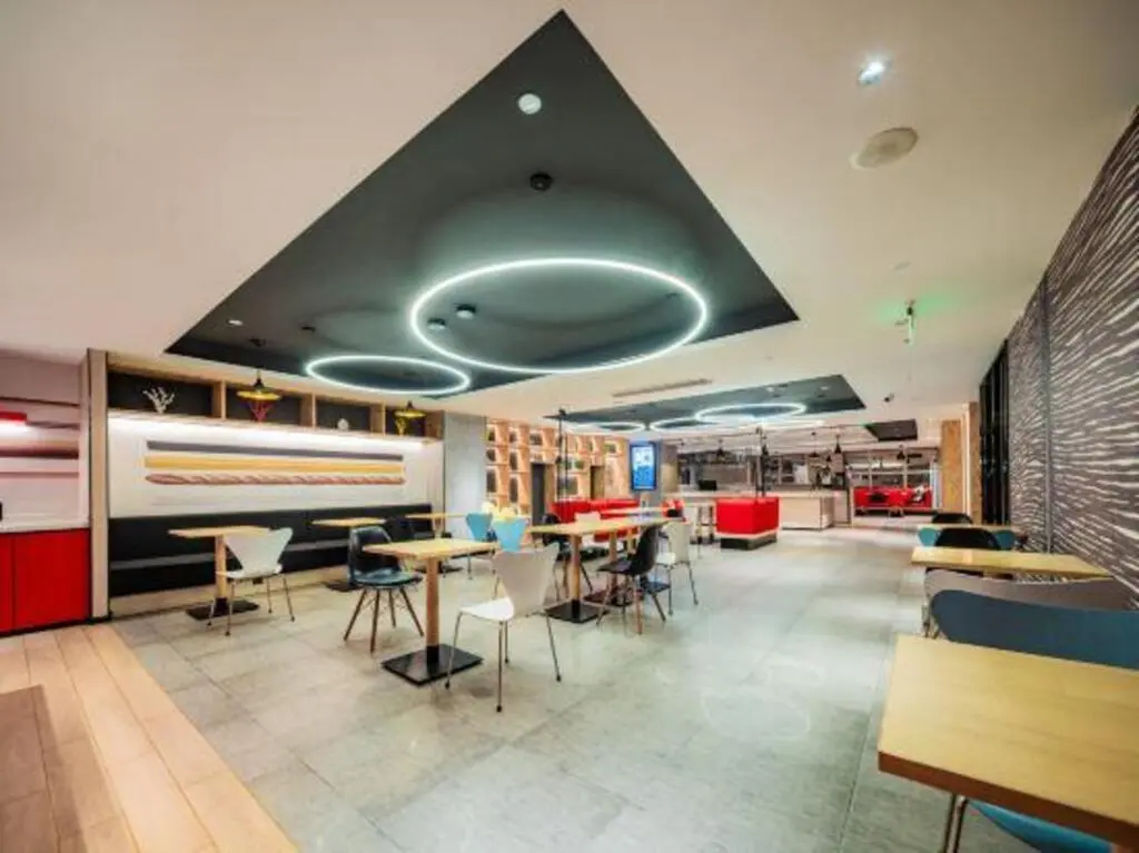 Чэнду: 32/5000  Hotel Ibis (wide narrow Alley Central Hotel, Chengdu)