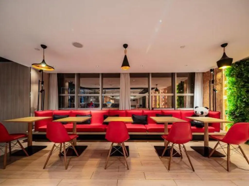 Чэнду: 32/5000  Hotel Ibis (wide narrow Alley Central Hotel, Chengdu)