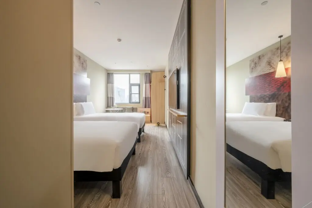 Чэнду: 32/5000  Hotel Ibis (wide narrow Alley Central Hotel, Chengdu)