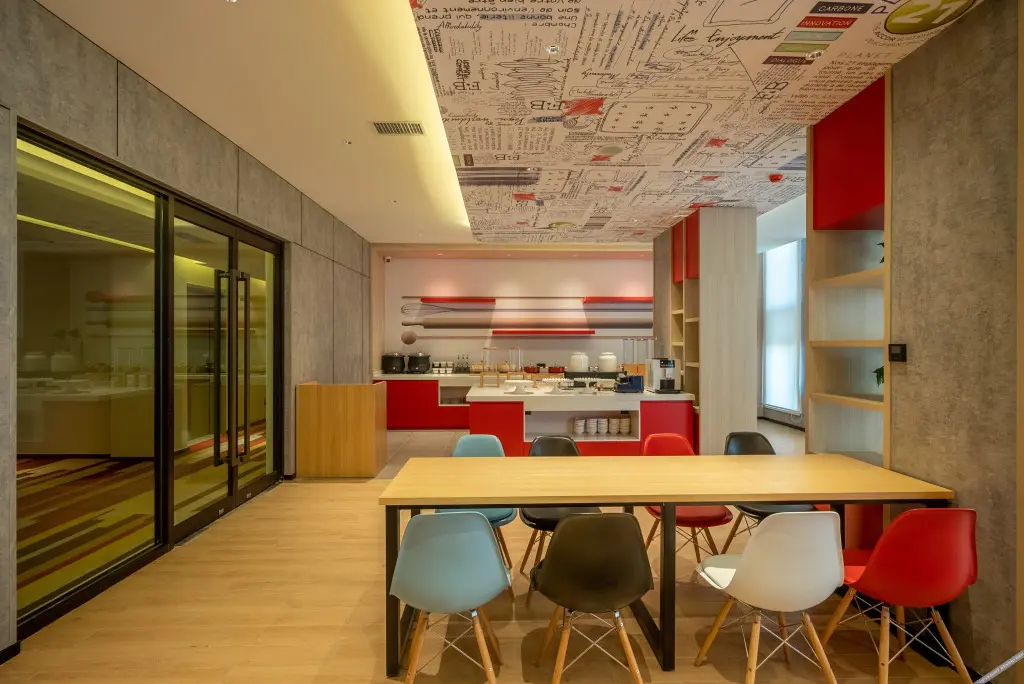 Цзиньчуань: ibis jinchang guofang plaza hotel
