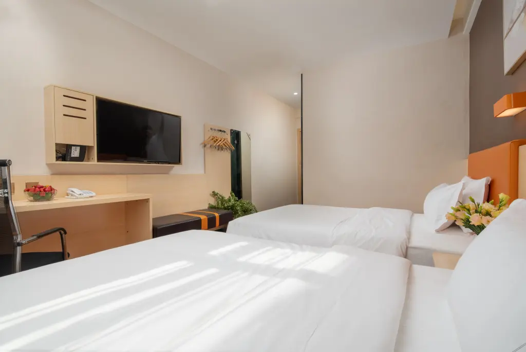Линьцан: 7 Days Premium Hotel (Linxiang people's Hospital store of Lincang passenger station)