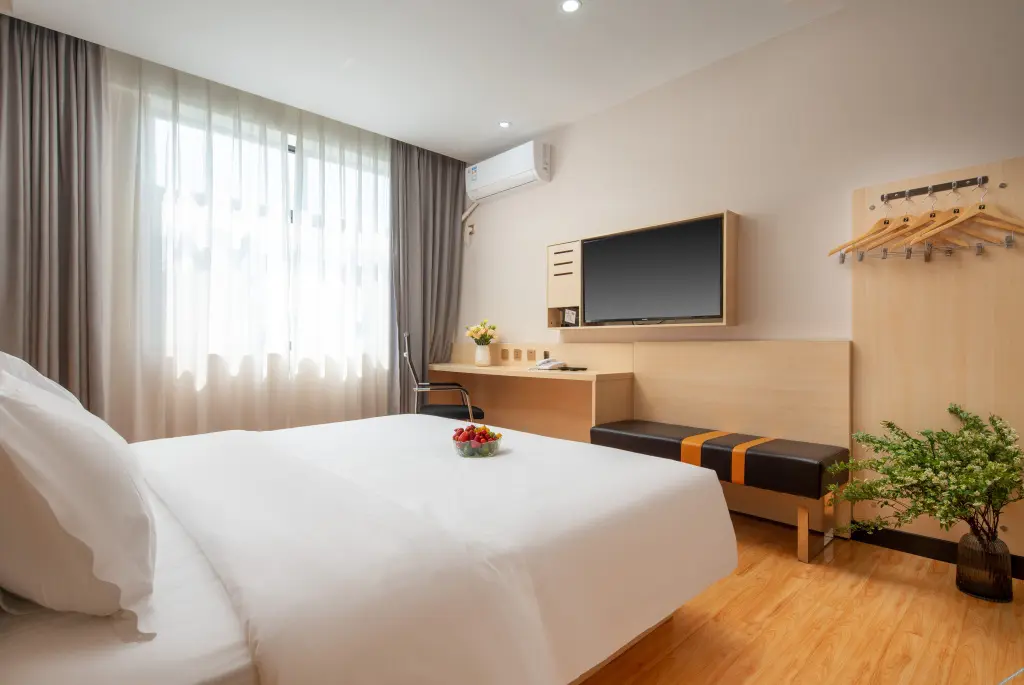 Линьцан: 7 Days Premium Hotel (Linxiang people's Hospital store of Lincang passenger station)