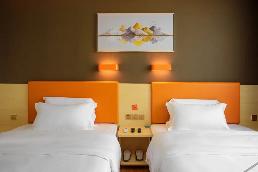 Линьцан: 7 Days Premium Hotel (Linxiang people's Hospital store of Lincang passenger station)