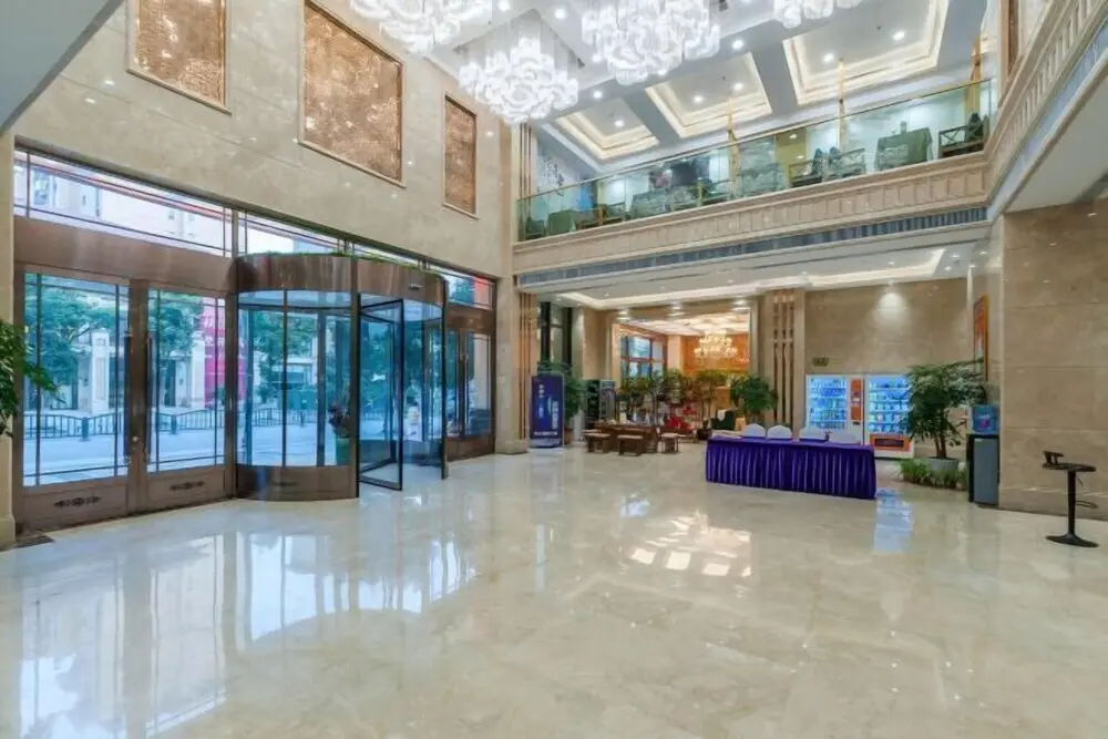 Цзуньи: Chongmei Hotel