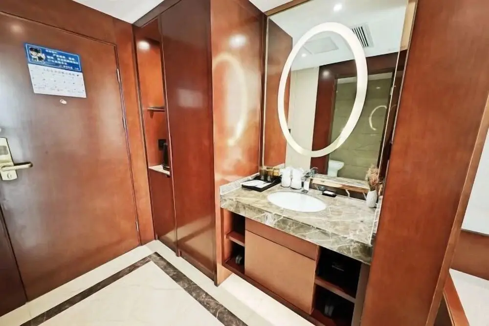 Цзуньи: Chongmei Hotel