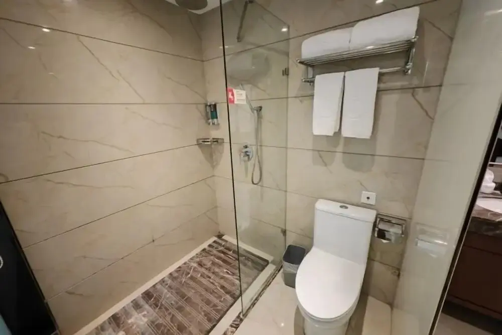 Цзуньи: Chongmei Hotel