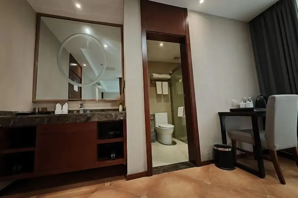 Цзуньи: Chongmei Hotel