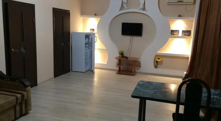 Благодарный: Отель Crystal Deluxe Hotel