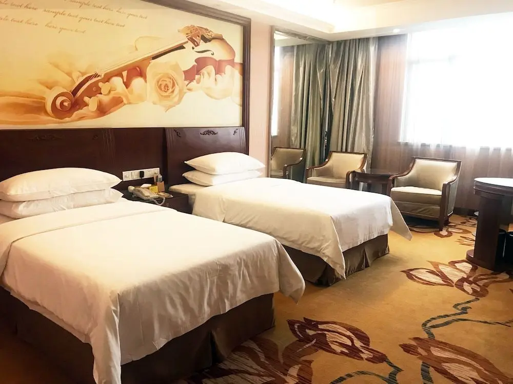 Шэньчжэнь: Vienna International Hotel Shenzhen Fucheng Guanyue