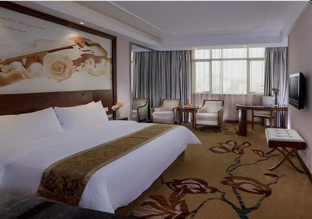 Шэньчжэнь: Vienna International Hotel Shenzhen Fucheng Guanyue