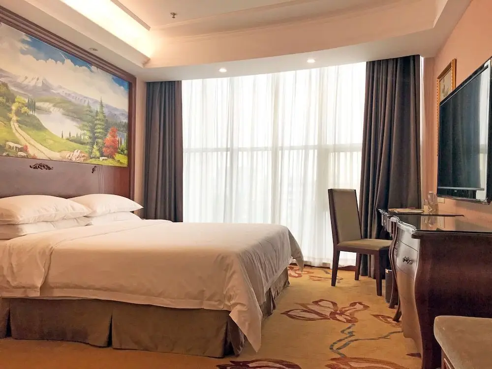 Шэньчжэнь: Vienna International Hotel Shenzhen Fucheng Guanyue
