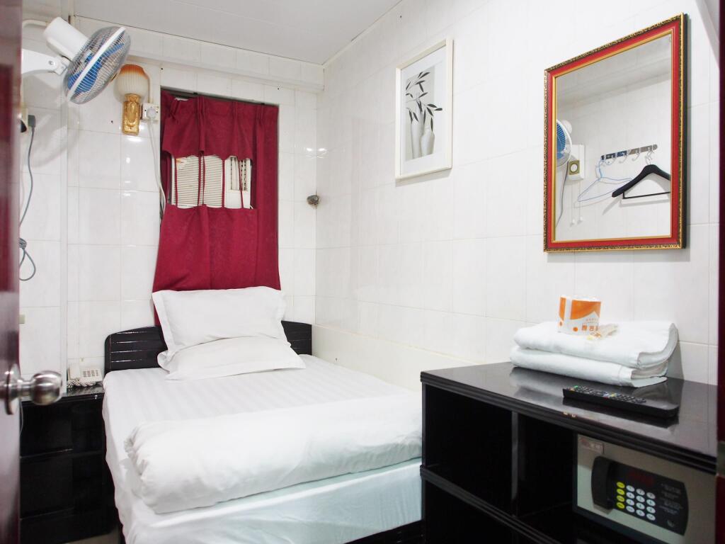Гонконг: Paris Guest House