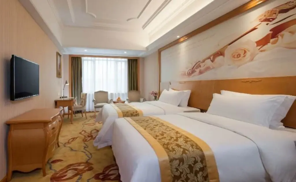Гуанчжоу: Vienna International Hotel Guangzhou Xinshi