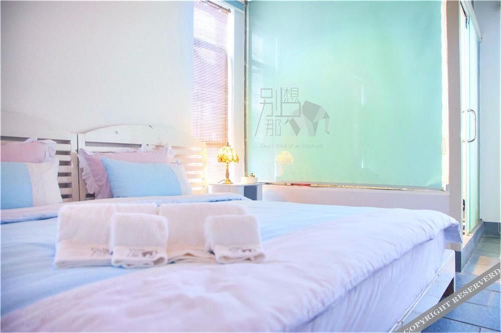 Дали: Sea View Inn