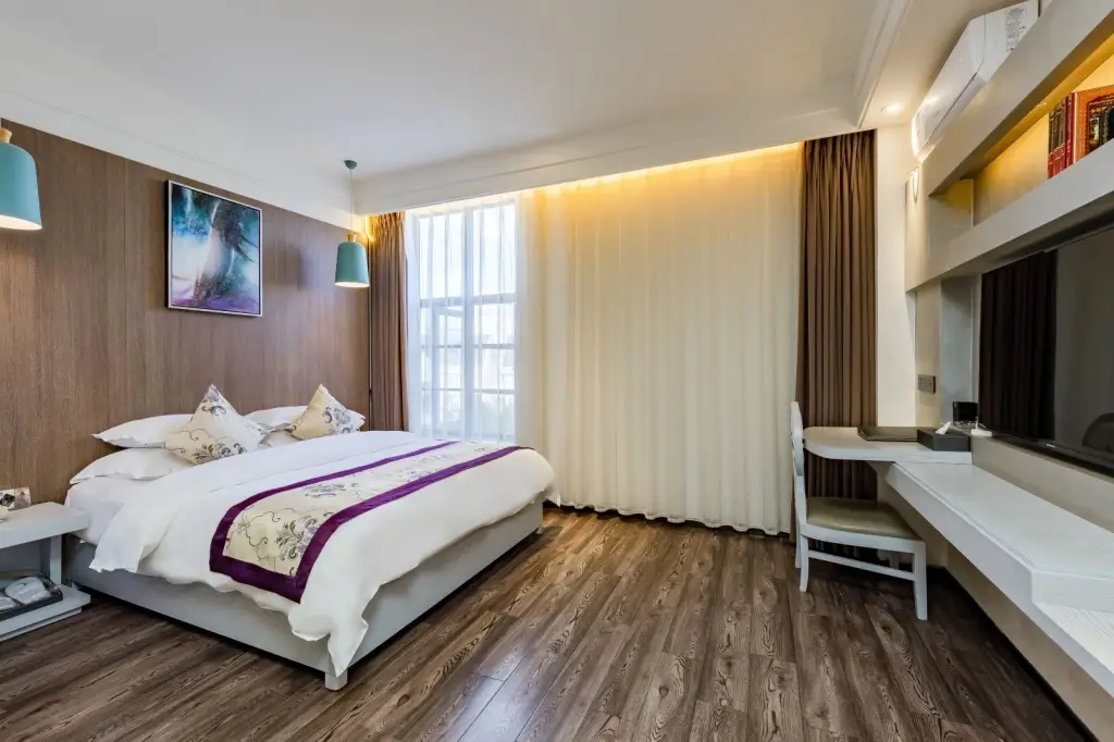 Куньмин: Spring River Flower Moon Hotel (Kunming Dianchi Haigeng Dam)