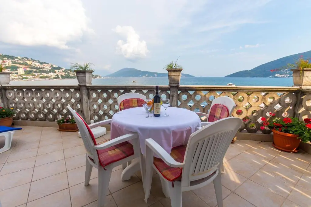 Игало: Sea Line Apartments