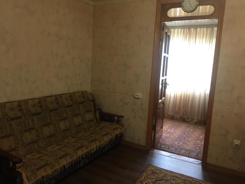 Гагра: 2 H Komnatnye Appartamenty Po Ulitse Abazgaa