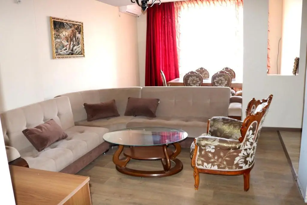 Батуми: 8 Loria St