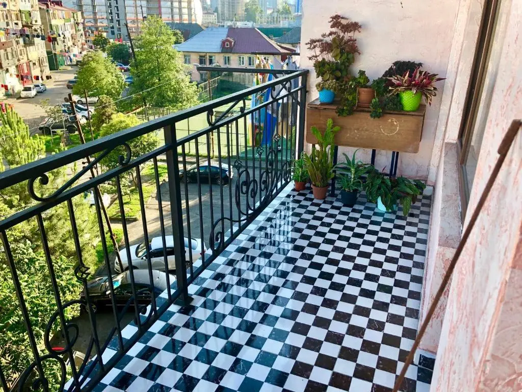 Батуми: 8 Loria St