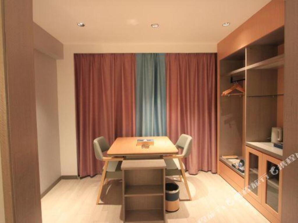 Ксучанг: Hailong Hotel (Wanda Plaza Pang Xuchang East Station)