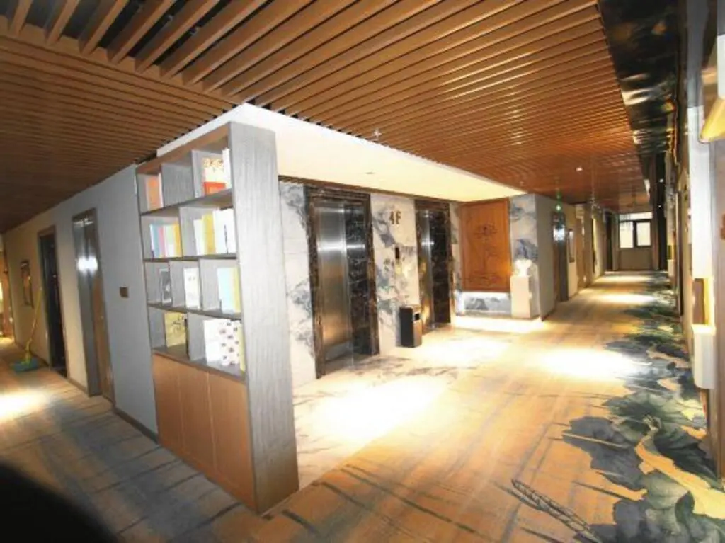 Ксучанг: Hailong Hotel (Wanda Plaza Pang Xuchang East Station)