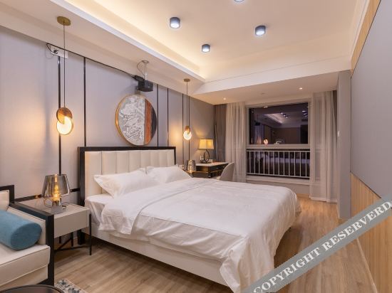 Цзинань: The Romantic hotel(Daminghu store, Jinan)