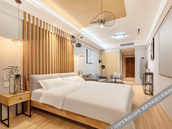 Цзинань: The Romantic hotel(Daminghu store, Jinan)