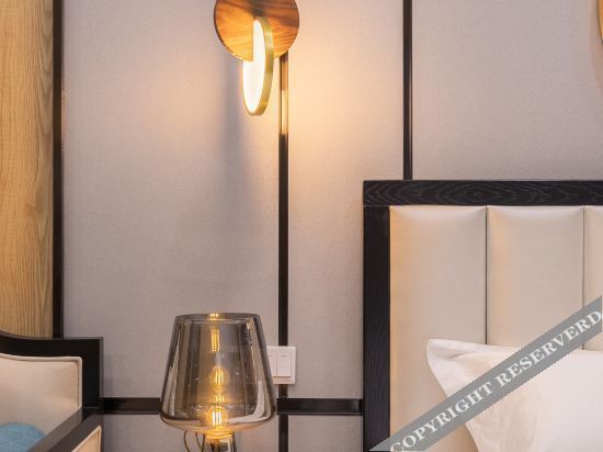 Цзинань: The Romantic hotel(Daminghu store, Jinan)
