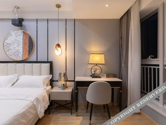 Цзинань: The Romantic hotel(Daminghu store, Jinan)