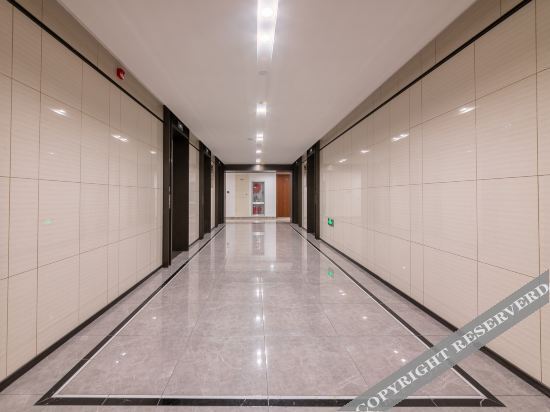 Цзинань: The Romantic hotel(Daminghu store, Jinan)