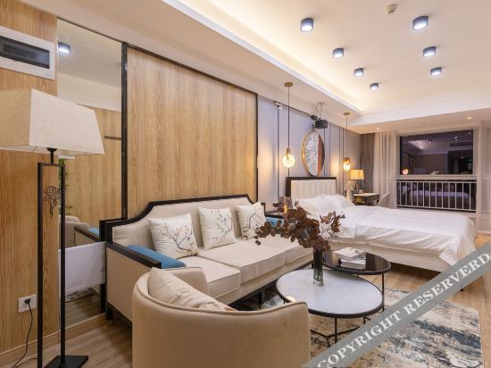 Цзинань: The Romantic hotel(Daminghu store, Jinan)