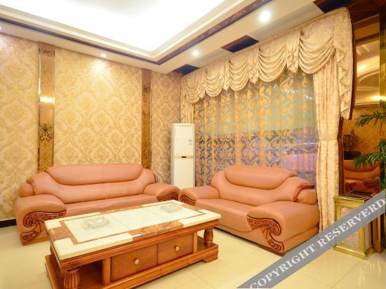 Сяньнин: Lotus Pond Yeshi Business Hotel