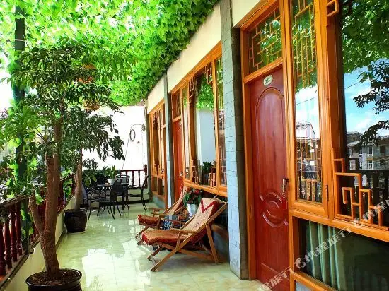 Дали: Haiqin Xinju Inn Shuanglang
