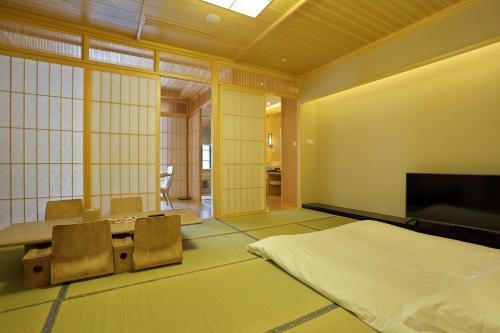 Beijing Gubei Water Town Royal Hot Spring Boutique Hotel — фото 1