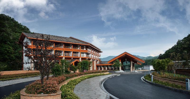 Шэньнунцзя: Crowne Plaza Shennongjia