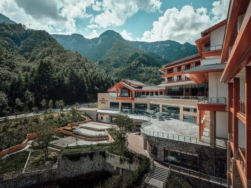 Шэньнунцзя: Crowne Plaza Shennongjia