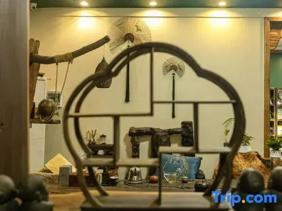 Цзинхун: Xishuangbanna Weiqingcheng Garden Hotel (Gaozhuang Xishuangjing Starlight Night Market)