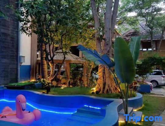 Цзинхун: Xishuangbanna Weiqingcheng Garden Hotel (Gaozhuang Xishuangjing Starlight Night Market)
