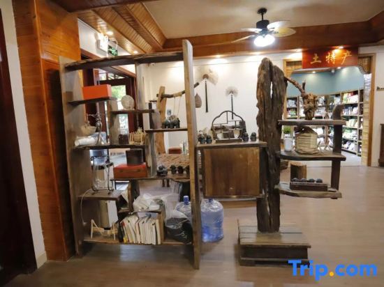 Цзинхун: Xishuangbanna Weiqingcheng Garden Hotel (Gaozhuang Xishuangjing Starlight Night Market)
