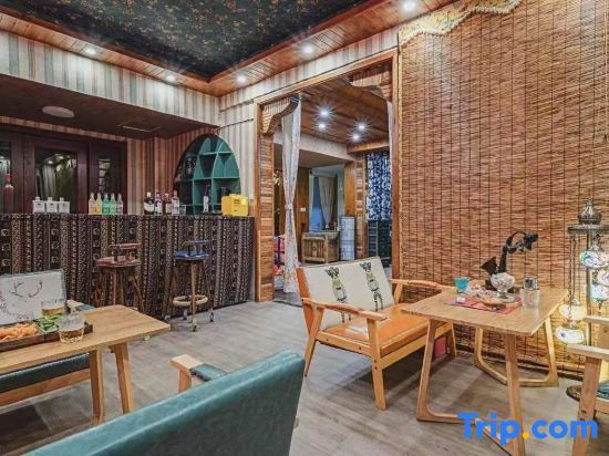 Цзинхун: Xishuangbanna Weiqingcheng Garden Hotel (Gaozhuang Xishuangjing Starlight Night Market)