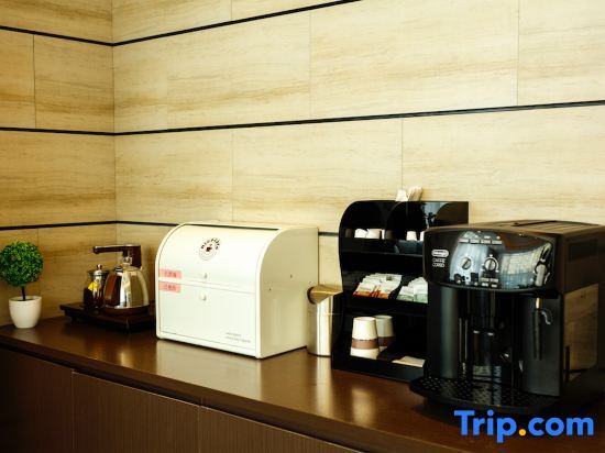 Вэйхай: Home Inn Plus (Weihai High Speed Railway Station Hanlefang Pedestrian Street)