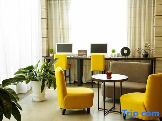 Вэйхай: Home Inn Plus (Weihai High Speed Railway Station Hanlefang Pedestrian Street)
