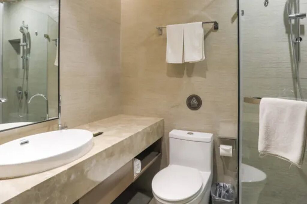 Вэйхай: Home Inn Plus (Weihai High Speed Railway Station Hanlefang Pedestrian Street)