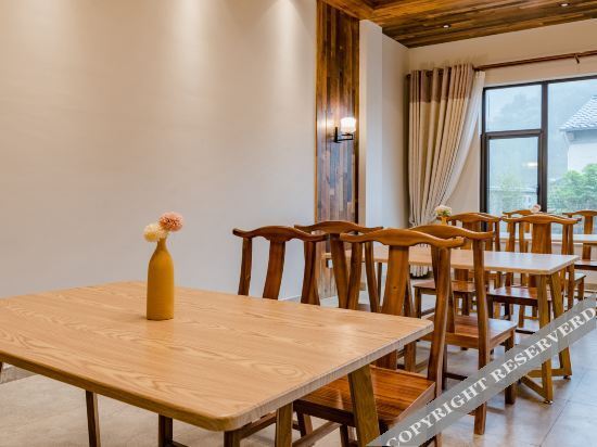 Хучжоу: Mount Mogan Leyi Shanju Hotel