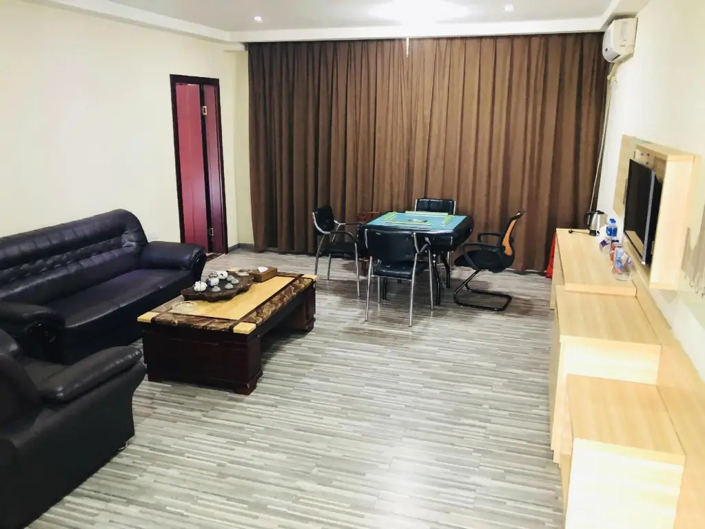 Гуанчжоу: Guangzhou Dongyi Business Hotel (Changyi Subway Station)