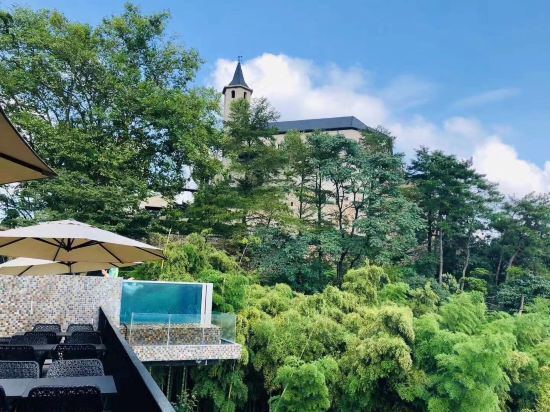 Хучжоу: naked Castle Resort
