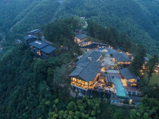 naked Castle Resort — фото 1
